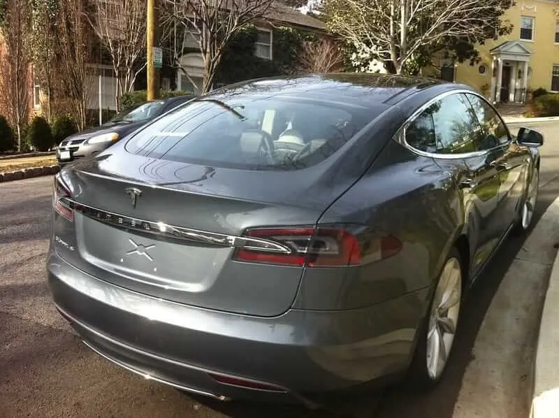 Tesla Model S Moottori